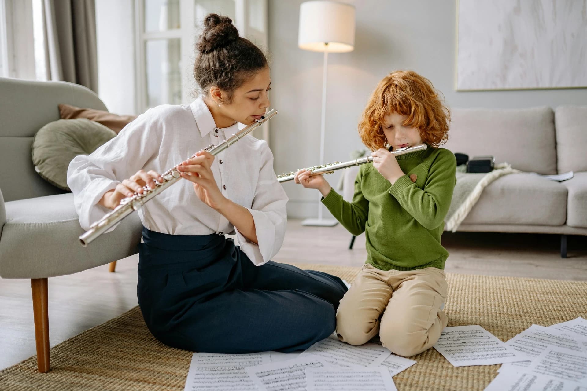 Music lesson with flutes